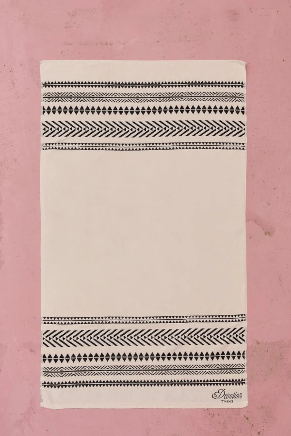 bath_towel_largeblackoffw_1.webp Devotion TWINS Handtucher | Bath Towel Large-Black/Offwhite