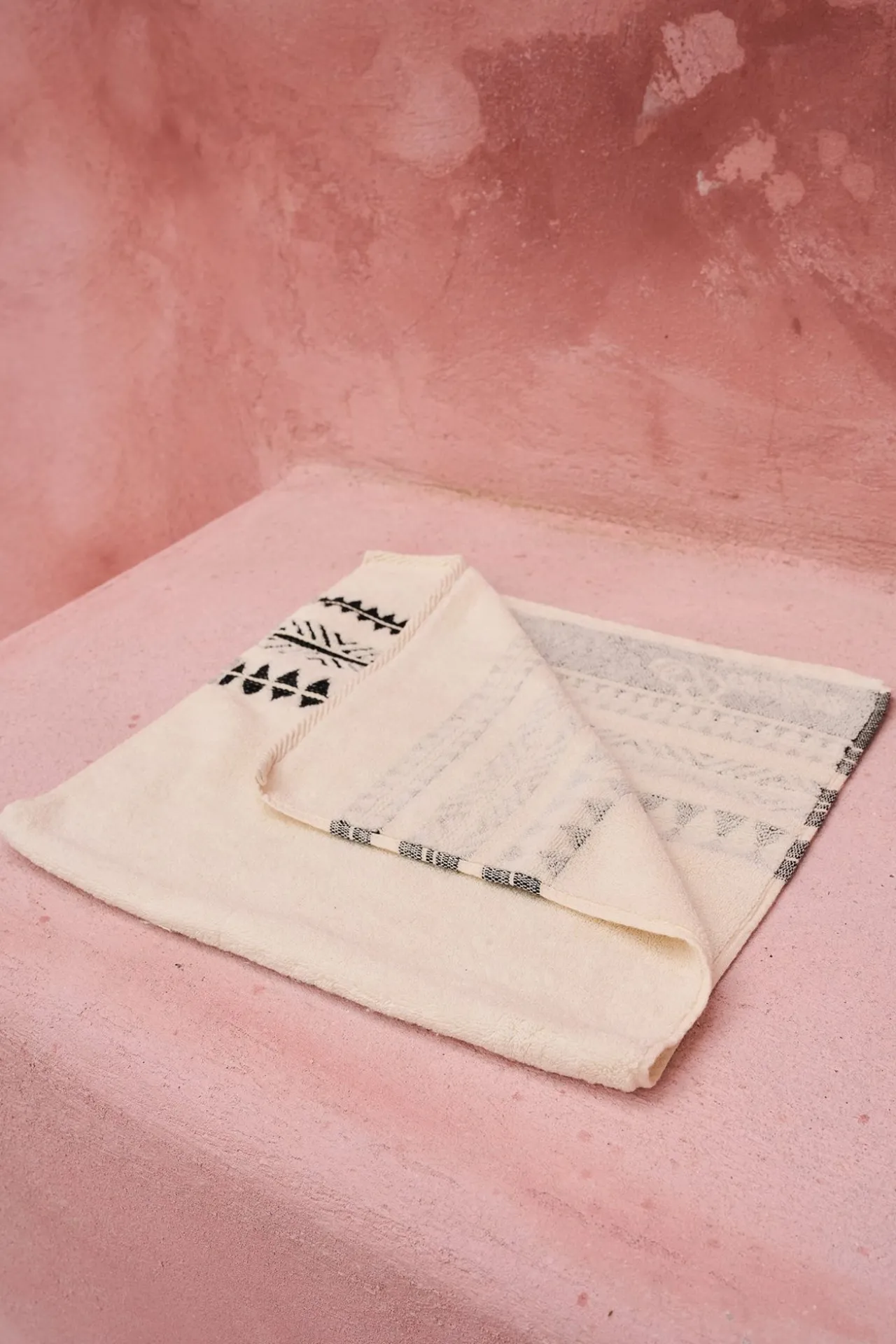 Devotion TWINS Handtucher | Bath Towel Small-Black/Offwhite